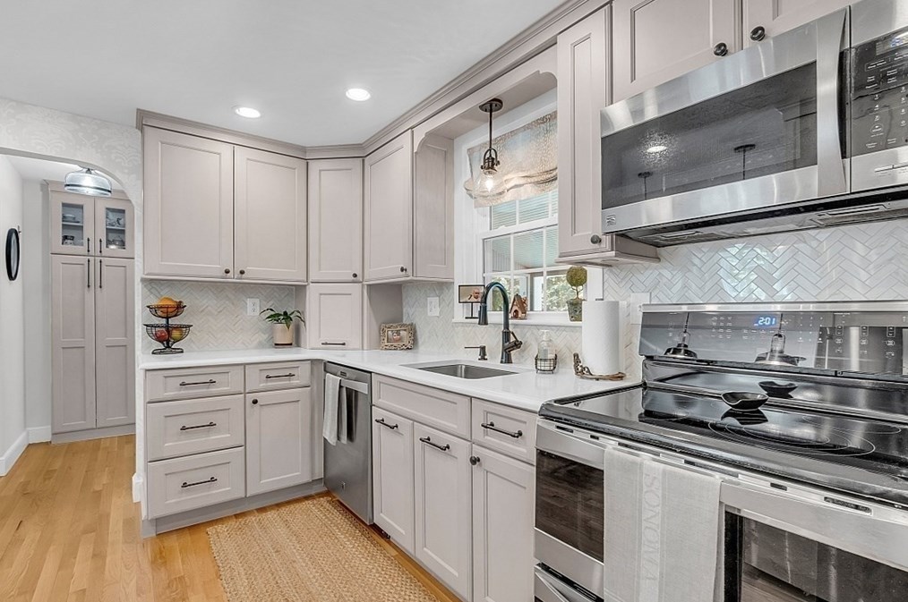 33 Windsor Rd, Stoneham, MA 02180