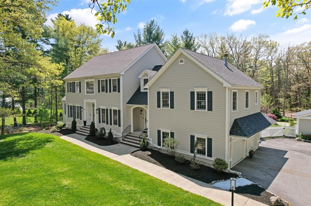 11 Jill Cir, North Reading, MA 01864