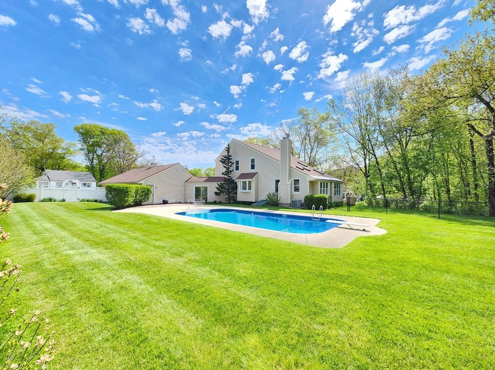 168 Sutton St, Uxbridge, MA 01569 exterior