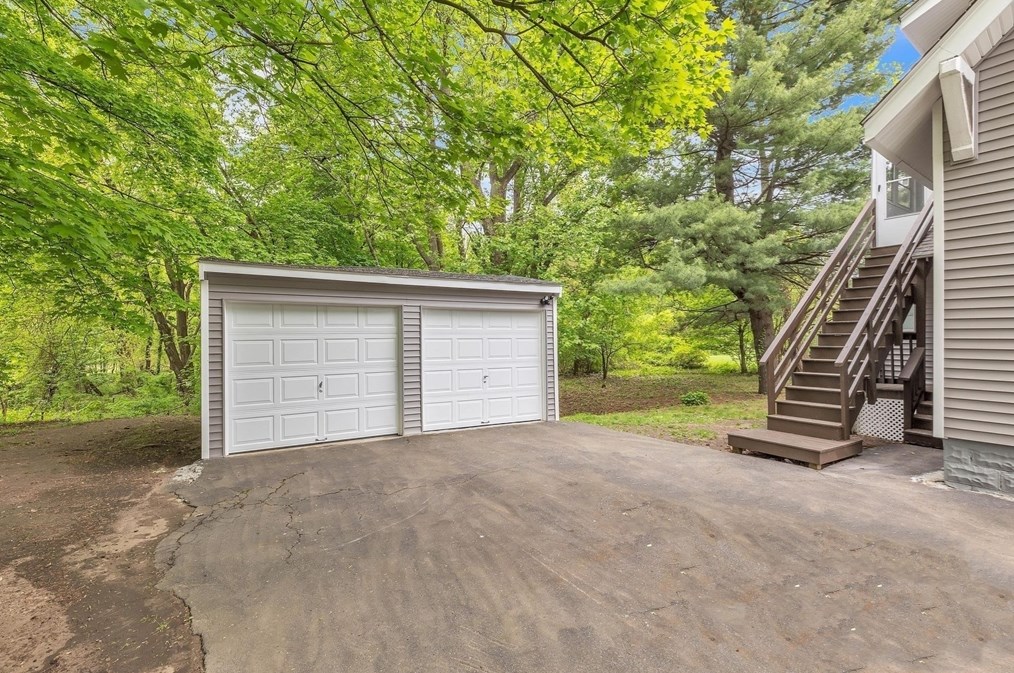 60 Lower Westfield Rd, Holyoke MA 01040-2712 exterior