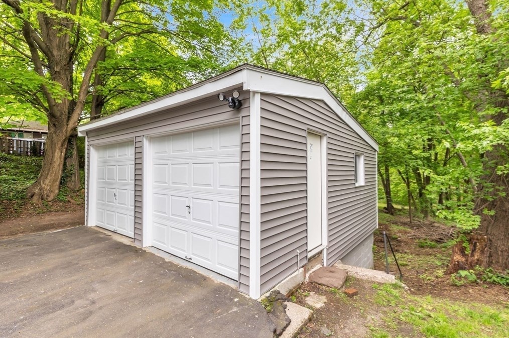 60 Lower Westfield Rd, Holyoke MA 01040-2712 exterior