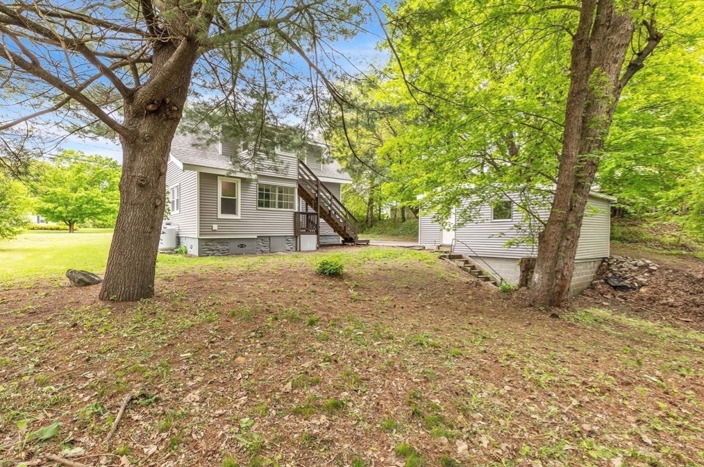 60 Lower Westfield Rd, Holyoke MA 01040-2712 exterior