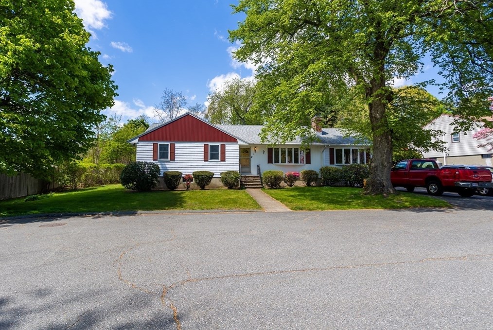 9 Rhuland Rd, Stoneham, MA 02180