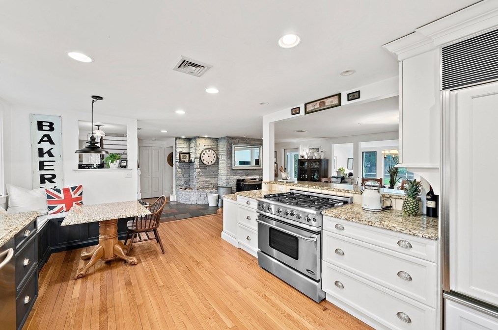 393 Tremont St, Duxbury MA  02332-4904 exterior