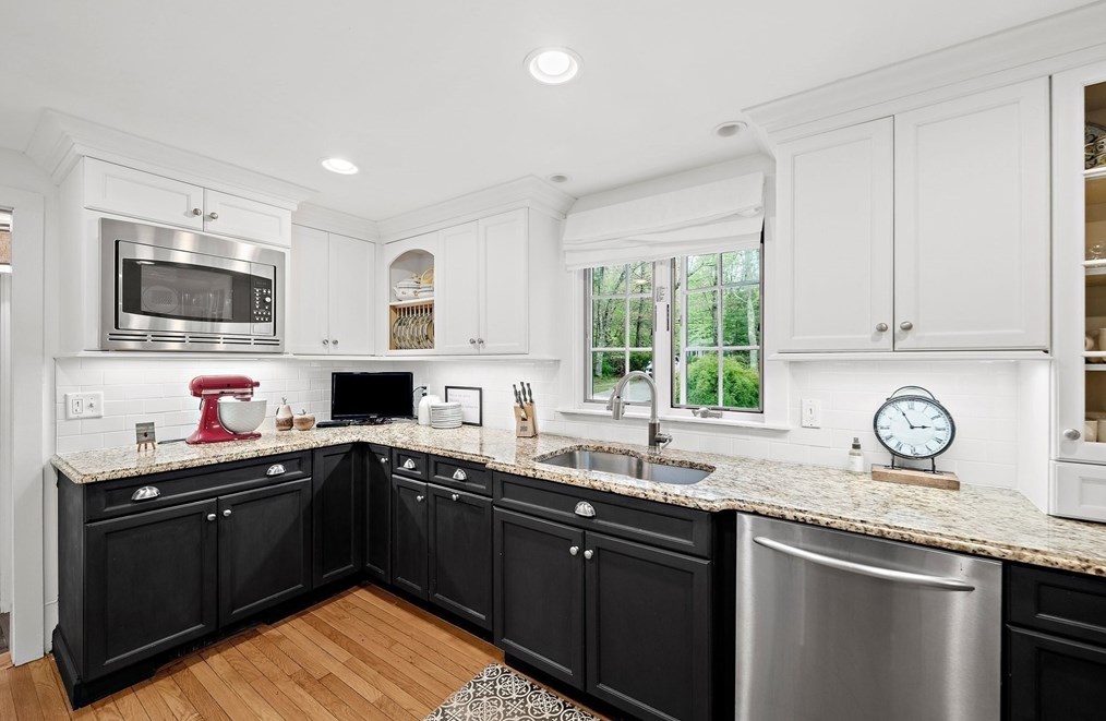 393 Tremont St, Duxbury MA  02332-4904 exterior