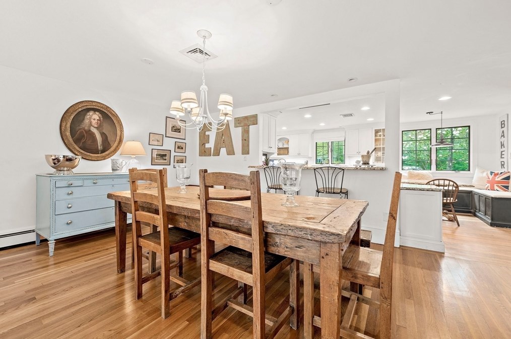 393 Tremont St, Duxbury MA  02332-4904 exterior