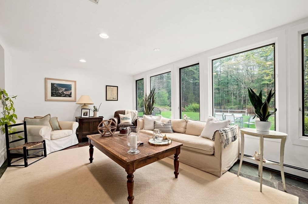 393 Tremont St, Duxbury MA  02332-4904 exterior