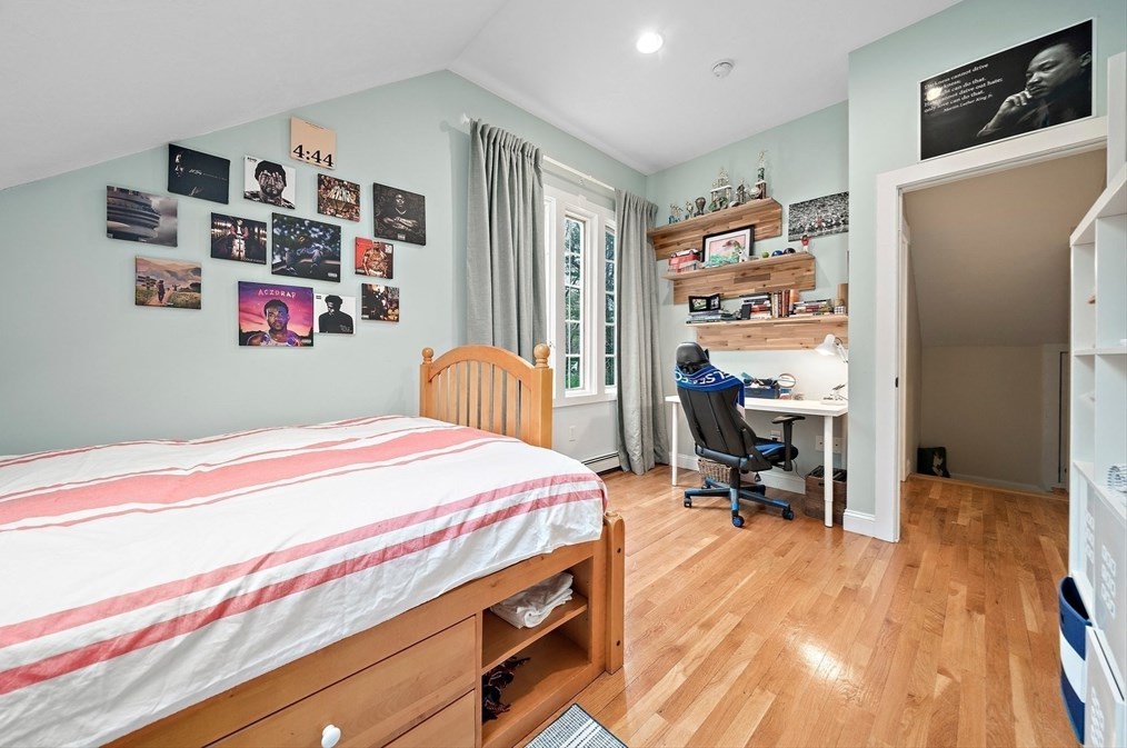 393 Tremont St, Duxbury MA  02332-4904 exterior