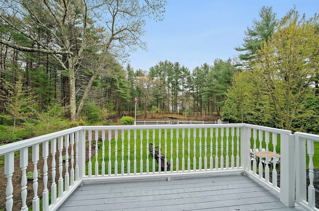 393 Tremont St, Duxbury MA  02332-4904 exterior