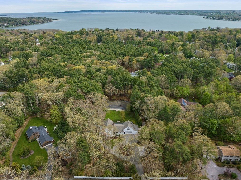 393 Tremont St, Duxbury MA  02332-4904 exterior