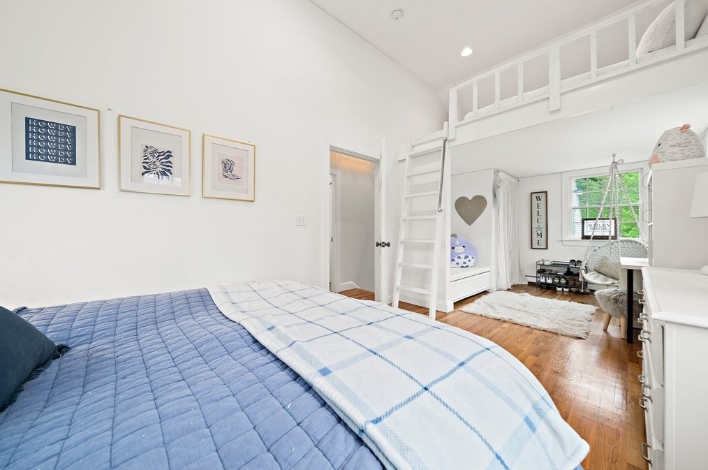 393 Tremont St, Duxbury MA  02332-4904 exterior