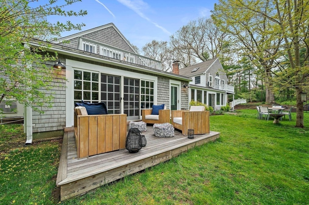 393 Tremont St, Duxbury MA  02332-4904 exterior