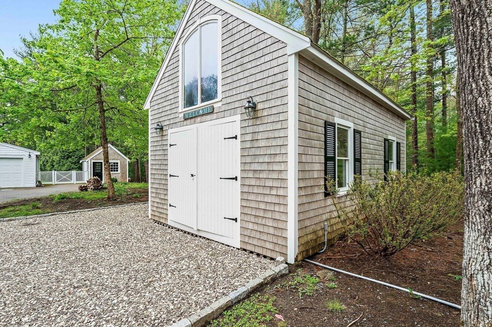 393 Tremont St, Duxbury MA  02332-4904 exterior