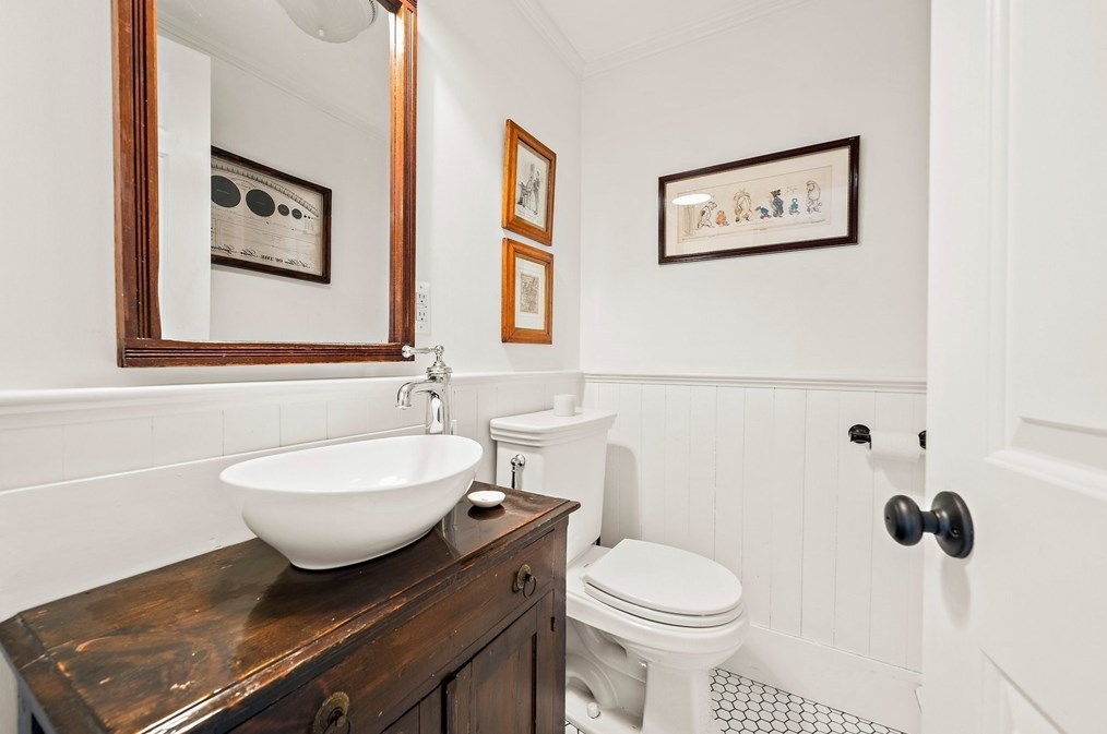 393 Tremont St, Duxbury MA  02332-4904 exterior