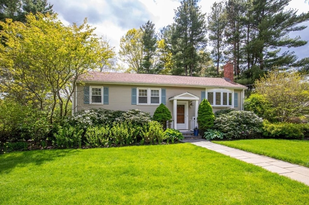 16 Mill Pond Rd, Walpole, MA 02081