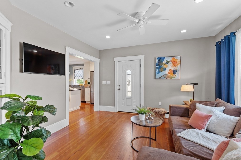 24 Prescott St, North Andover MA 01845-1717 exterior