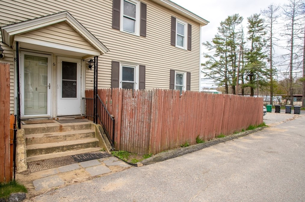 6 Elm St, Barre, MA 01005-8826