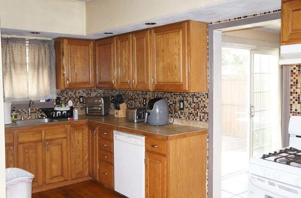 7 Grove St, Saugus, MA 01906