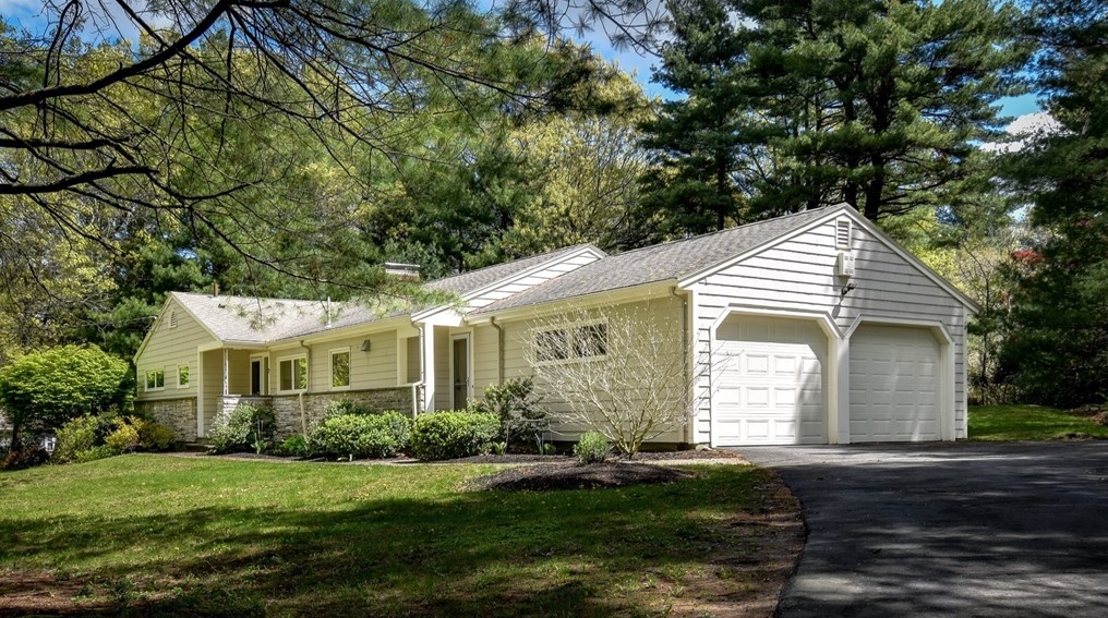 2 Hilltop Rd, Dover, MA 02030