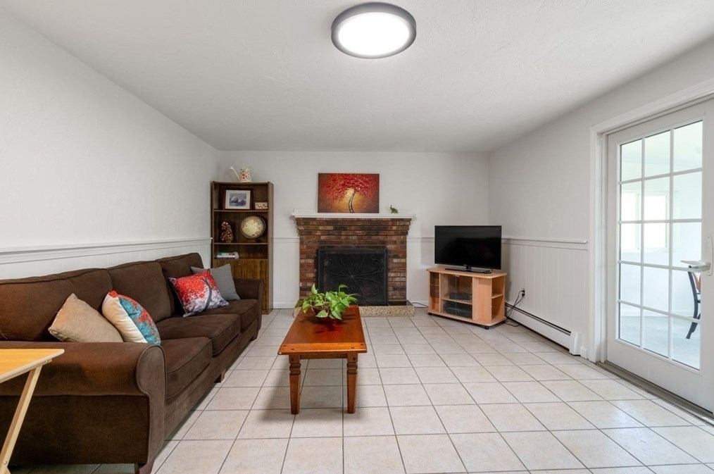 33 John Paul Cir, Braintree MA 02184-1009 exterior