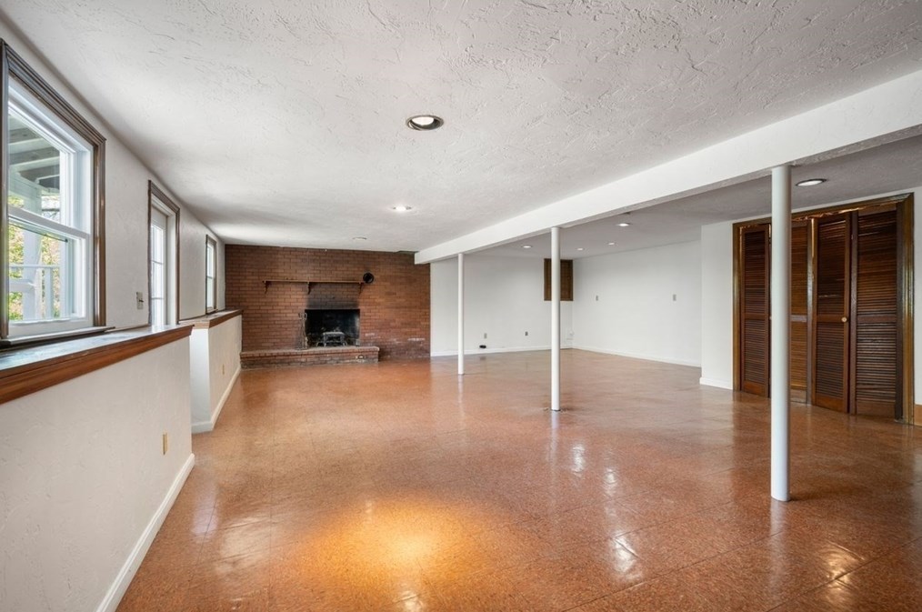 33 John Paul Cir, Braintree MA 02184-1009 exterior