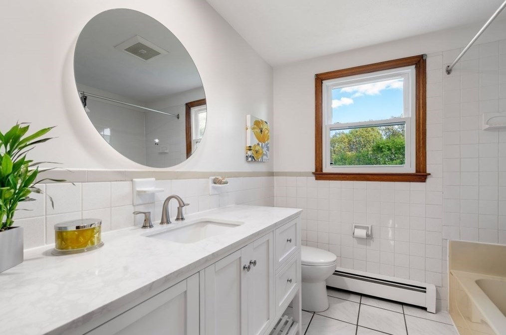 33 John Paul Cir, Braintree MA 02184-1009 exterior