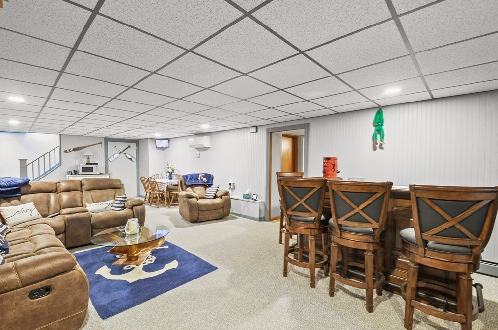 8 Fairfield St, Webster MA 01570-3329 exterior