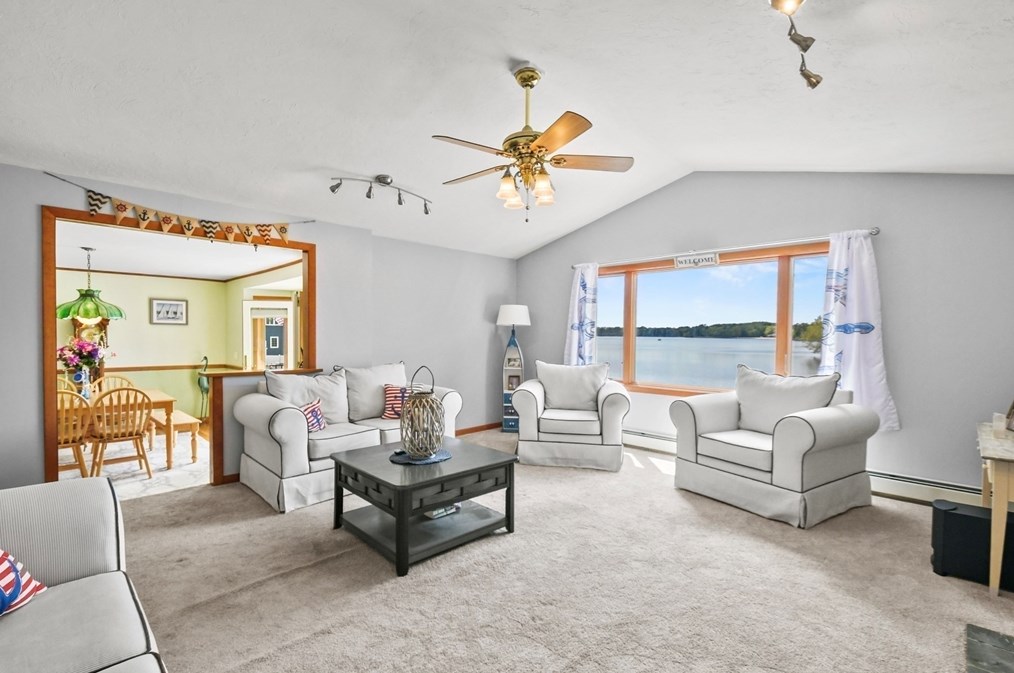 8 Fairfield St, Webster MA 01570-3329 exterior