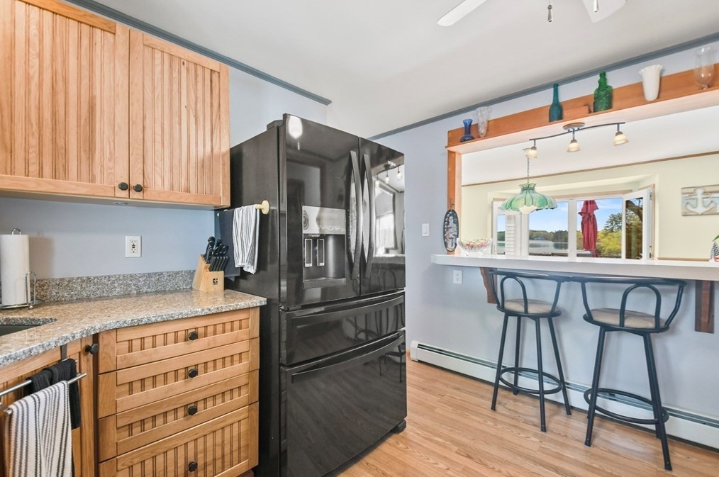 8 Fairfield St, Webster MA 01570-3329 exterior