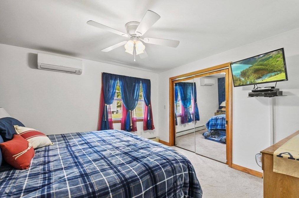 8 Fairfield St, Webster MA 01570-3329 exterior