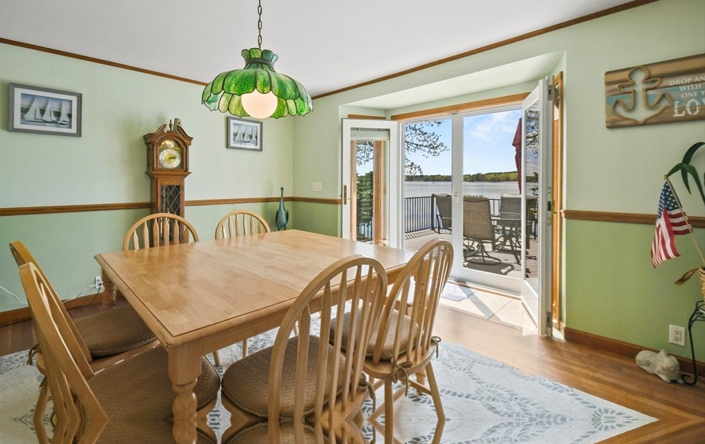 8 Fairfield St, Webster MA 01570-3329 exterior