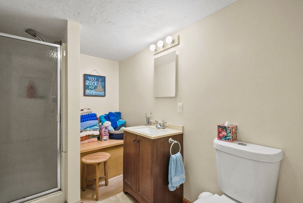 8 Fairfield St, Webster MA 01570-3329 exterior