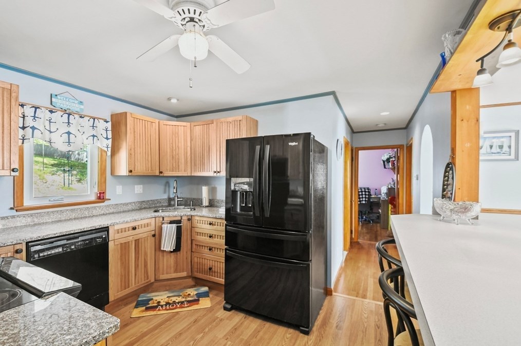 8 Fairfield St, Webster MA 01570-3329 exterior