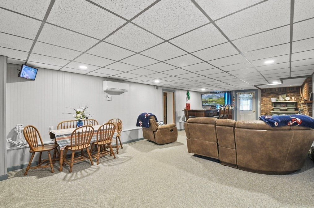 8 Fairfield St, Webster MA 01570-3329 exterior