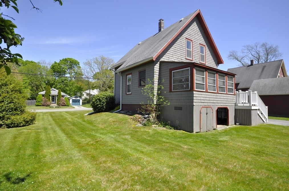 201 Franklin St, Whitman MA  02382-2530 exterior