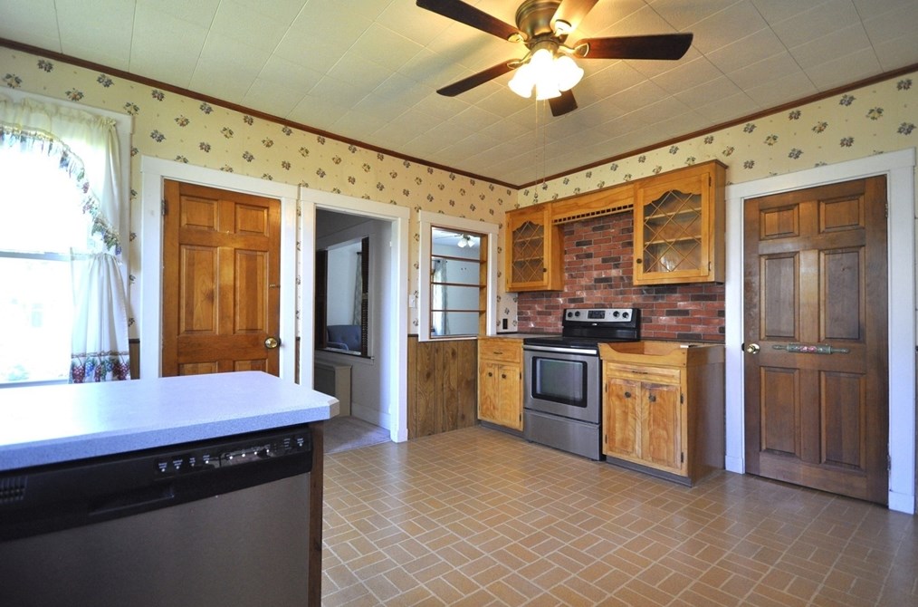 201 Franklin St, Whitman MA  02382-2530 exterior