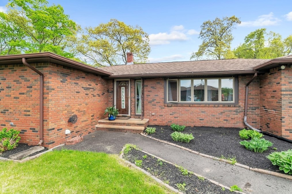 177 Holyoke Ave, Chicopee, MA 01020