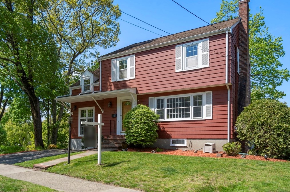 12 Maple Rd, Melrose, MA 02176 exterior