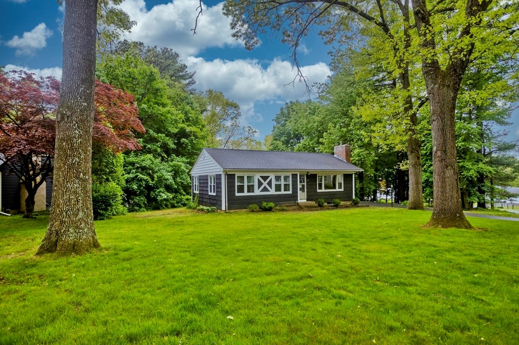 295 Valley View Dr, Montgomery, MA 01085