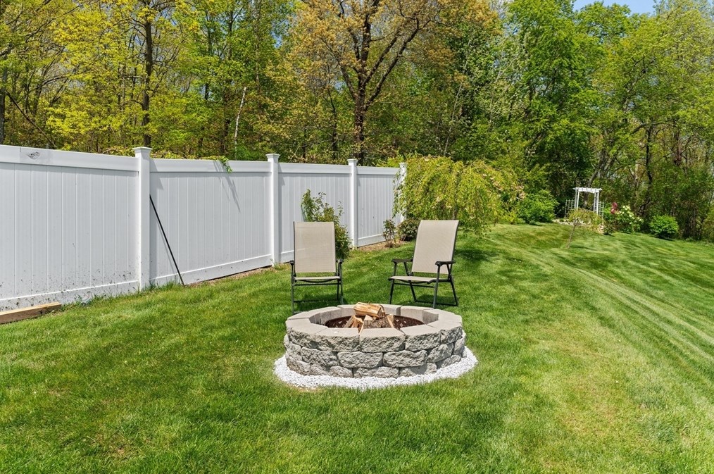 39 Magnavista Dr, Haverhill MA 01830-2294 exterior