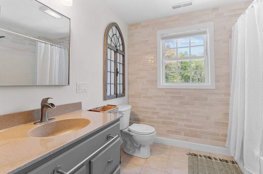 39 Magnavista Dr, Haverhill MA 01830-2294 exterior