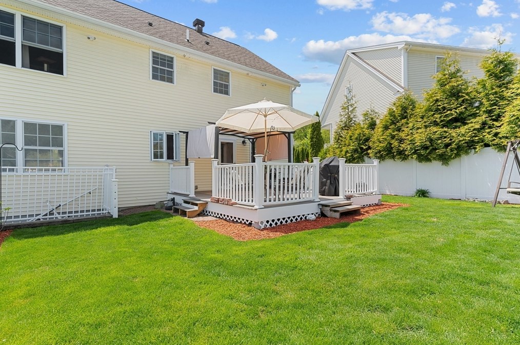 39 Magnavista Dr, Haverhill MA 01830-2294 exterior