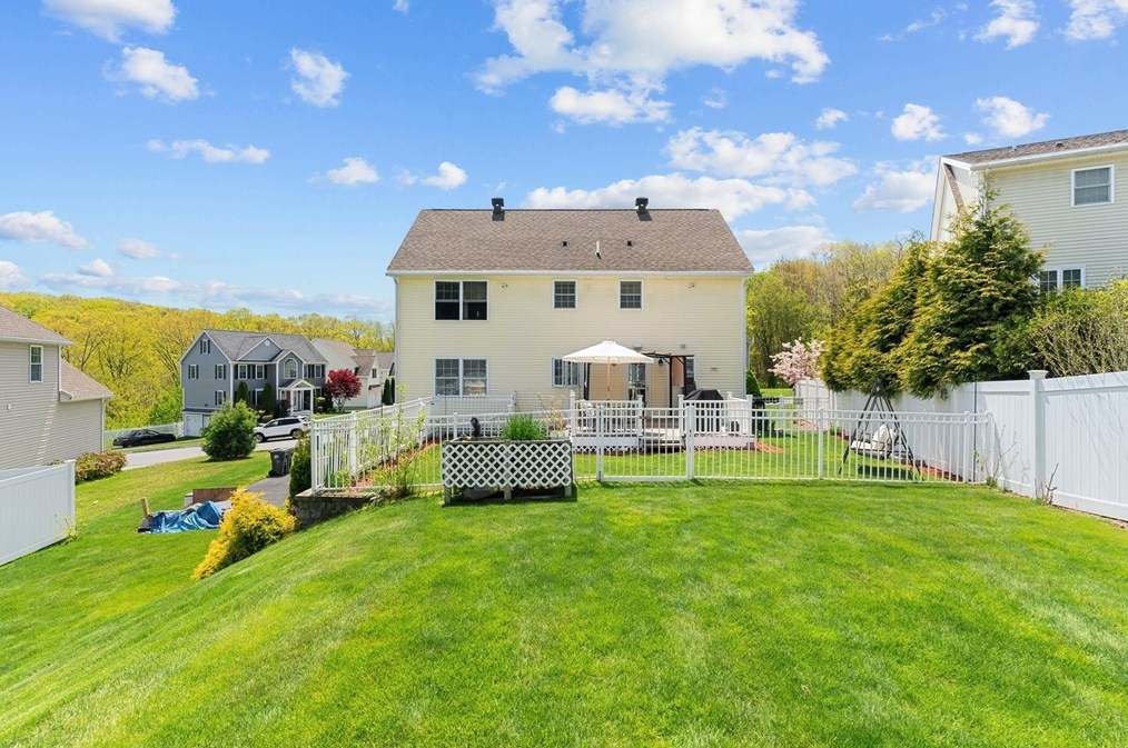 39 Magnavista Dr, Haverhill MA 01830-2294 exterior