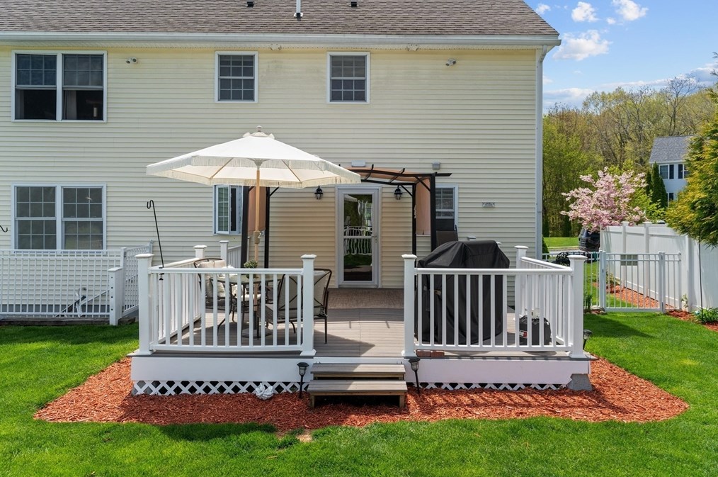 39 Magnavista Dr, Haverhill MA 01830-2294 exterior