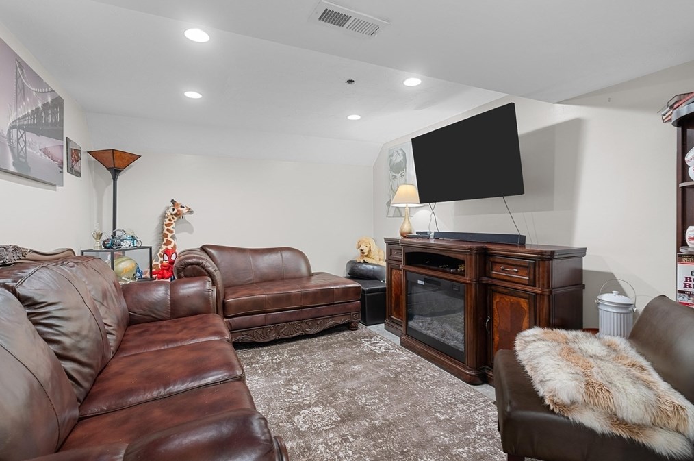 39 Magnavista Dr, Haverhill MA 01830-2294 exterior