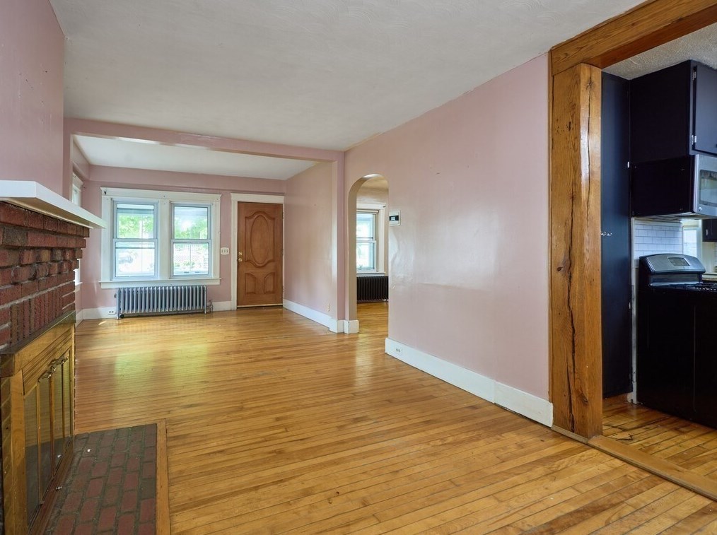 88 Beaconsfield Rd, Worcester MA 01602-1305 exterior