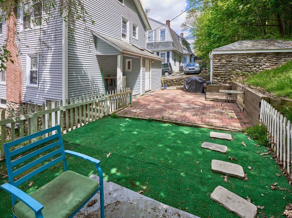 88 Beaconsfield Rd, Worcester MA 01602-1305 exterior