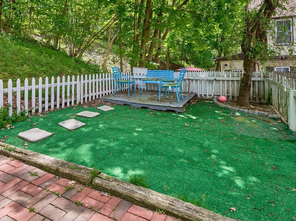 88 Beaconsfield Rd, Worcester MA 01602-1305 exterior