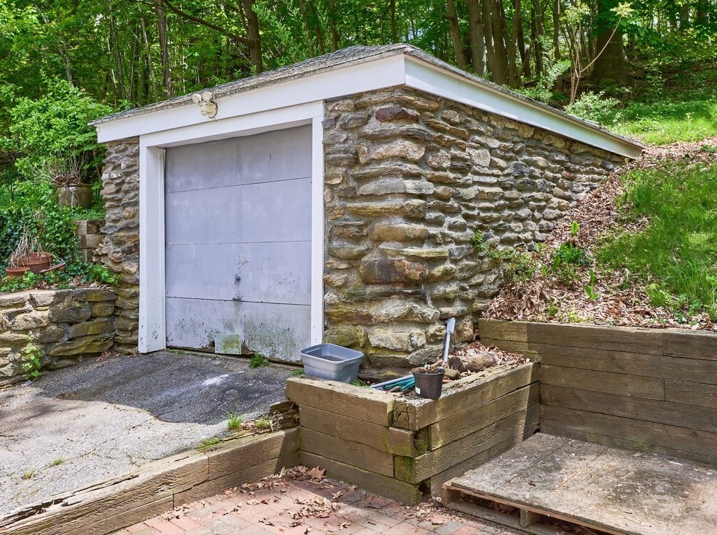 88 Beaconsfield Rd, Worcester MA 01602-1305 exterior