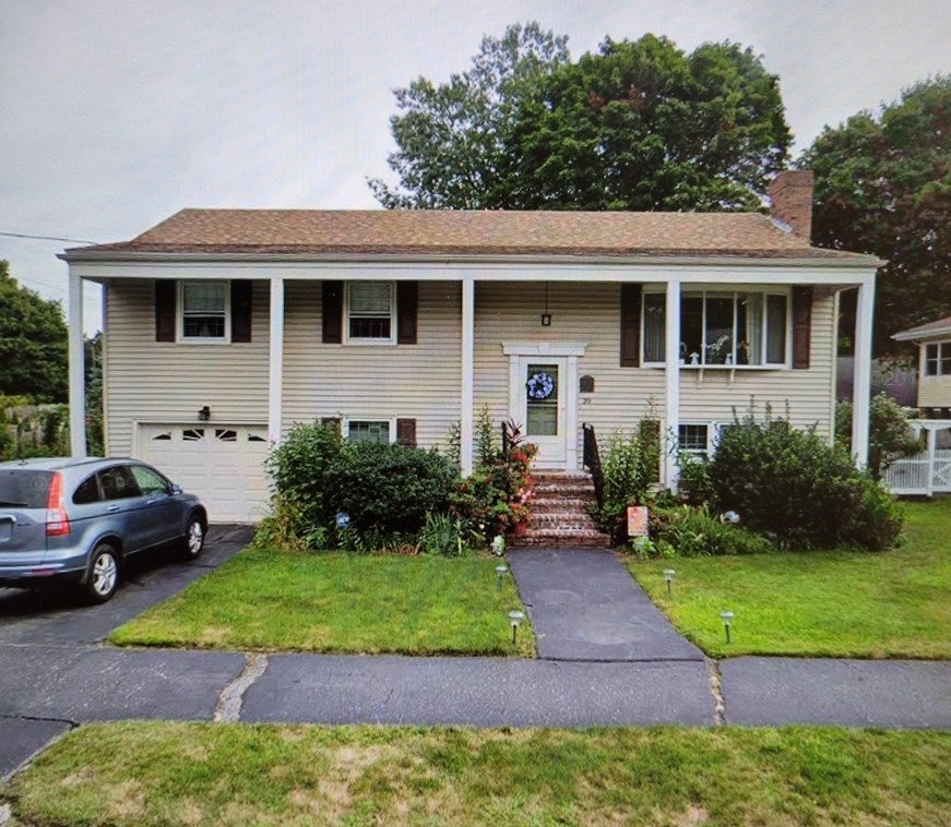 39 Riverside Dr, Reading, MA 01867